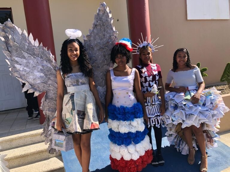 Gran Gala, En Festival De Modelaje hechos en material reciclado y del medio ambiente.