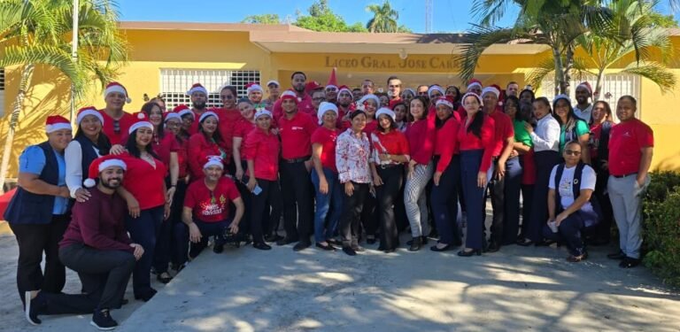 La Navidad a Llegado al Centro Educativo en Artes José Cabrera
